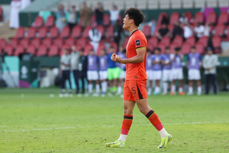 世界杯官方正版-泰山带刀后卫!20岁彭啸2球U23国足头号射手 曾在中乙3连梅开二度