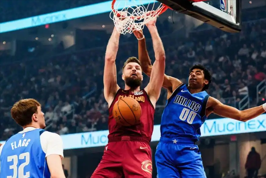 世界杯官方正版-首秀24+8+6记三分!“黑八”功臣&6400万先生,哈登超级帮手来了