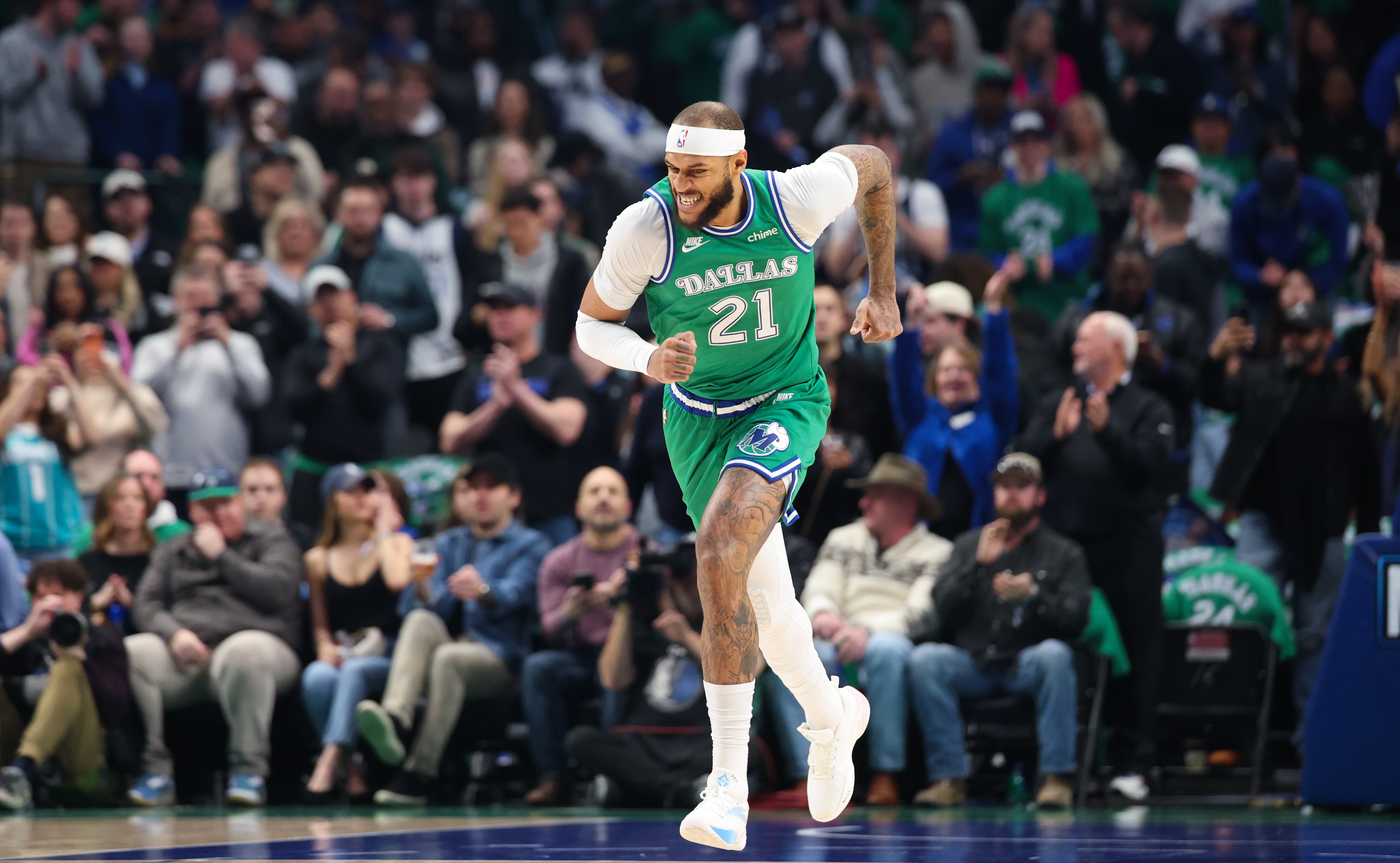 世界杯官方正版-盼无大碍!独行侠中锋加福德遭遇右肩神经震荡 本场不会回归